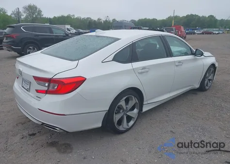 2018 Honda Accord Touring z USA, uszkodzony, nr VIN 1HGCV1F96JA010037